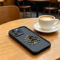 🛡️ Chraňte svůj telefon stylově – Nárazuvzdorný ochranný kryt na telefon s kulturním emblémem – platba na dobírku 📱✨